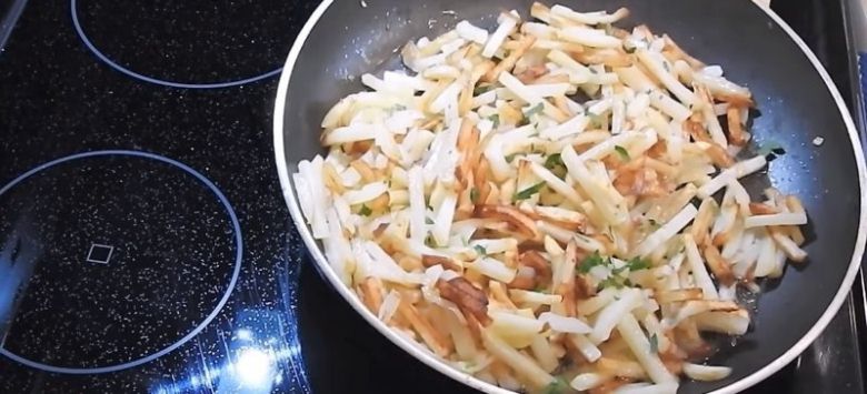 как вкусно пожарить картошку на сковороде